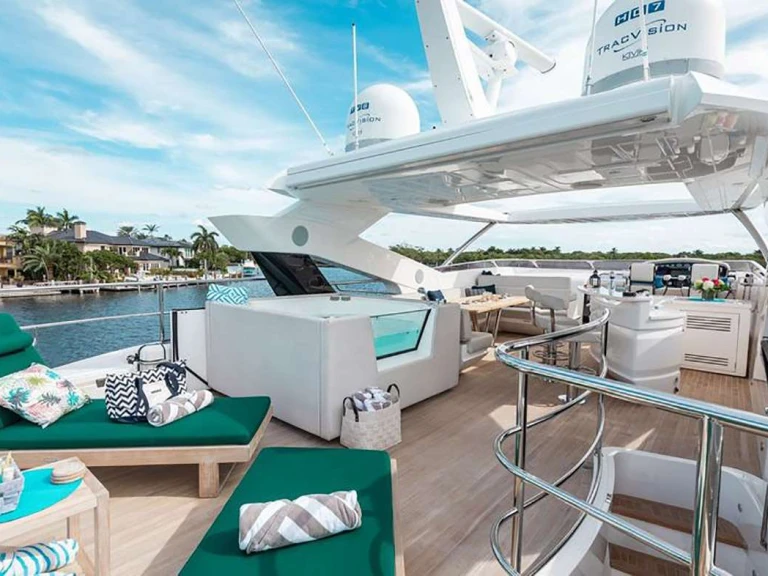 Noleggio Yacht di lusso Sunseeker con patente nautica