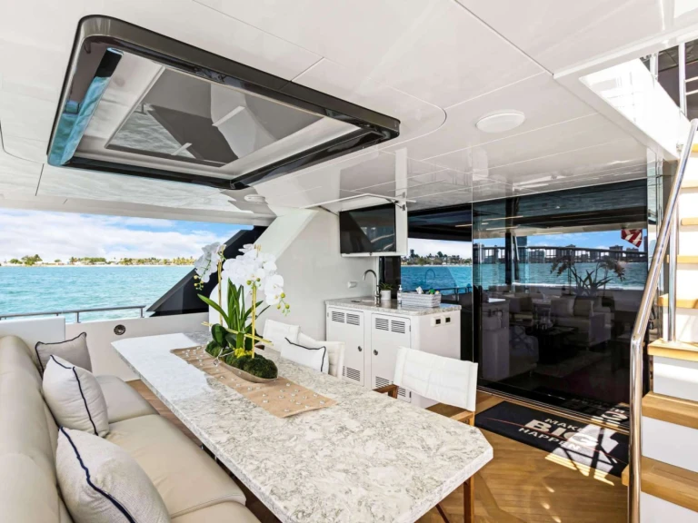 Noleggio Yacht di lusso Ocean alexander con patente nautica