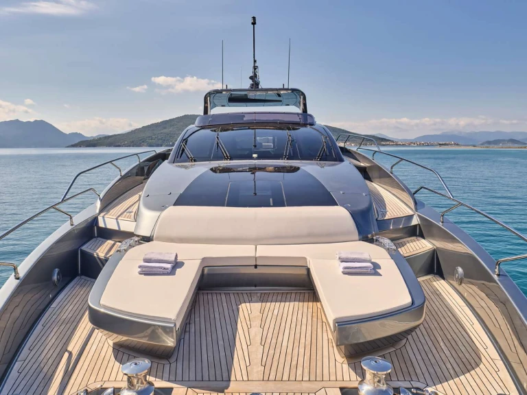 Noleggio Yacht di lusso a Atene – Riva MENANGIO X