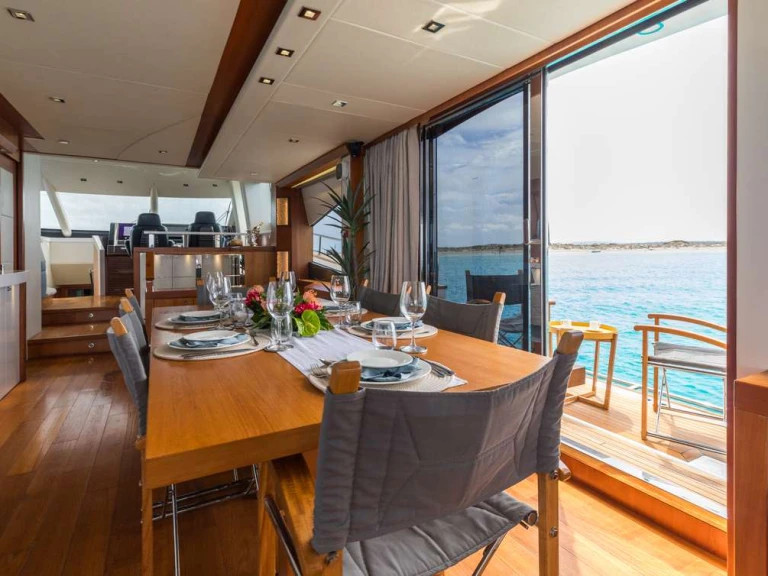 Noleggio Yacht di lusso con o senza skipper Sunseeker a Ibiza Town