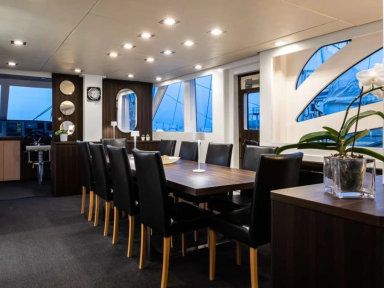 Noleggio Yacht di lusso Custom con patente nautica