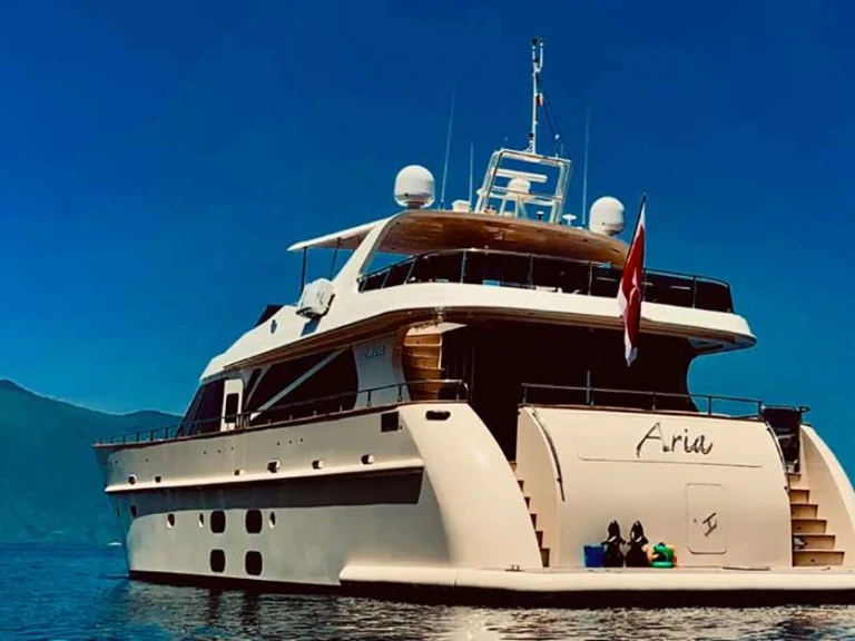 Yacht di lusso a noleggio a Amalfi al miglior prezzo
