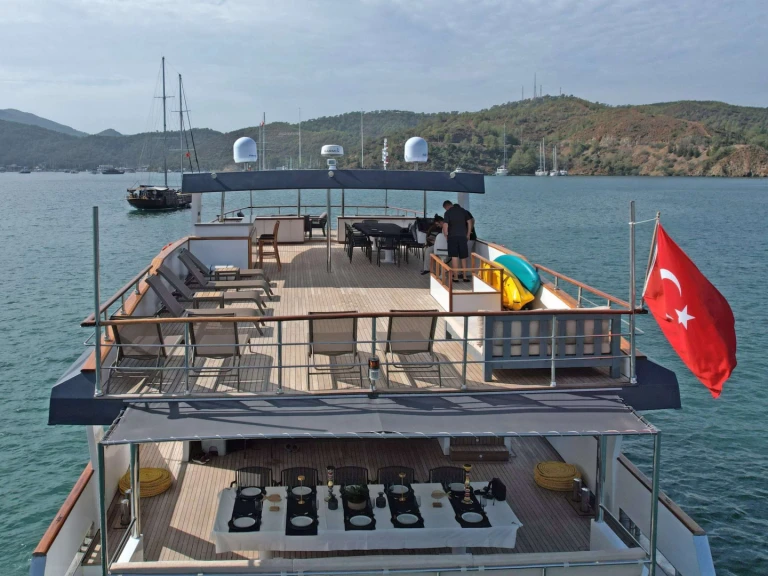 Noleggio Yacht di lusso Custom con patente nautica