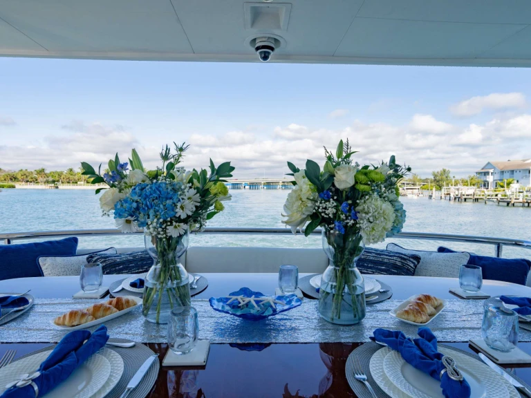 Noleggio Yacht di lusso Horizon con patente nautica