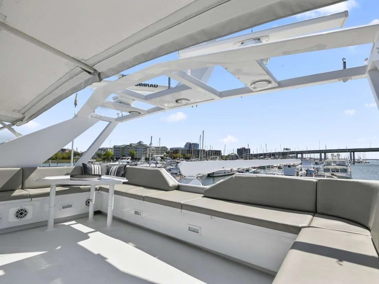 Noleggio Yacht di lusso Broward con patente nautica