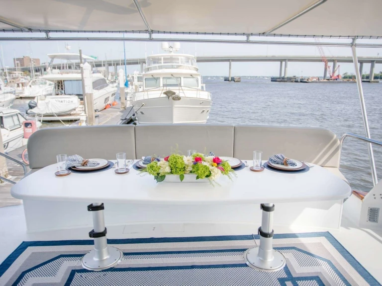 Yacht di lusso a noleggio a Charleston al miglior prezzo