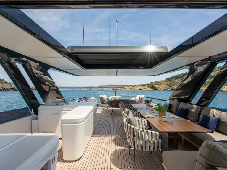 Noleggio Yacht di lusso con o senza skipper Ferretti a Castellammare di Stabia