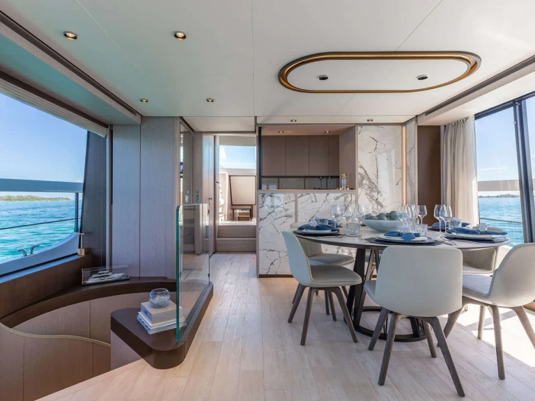 Noleggio Yacht di lusso Ferretti con patente nautica