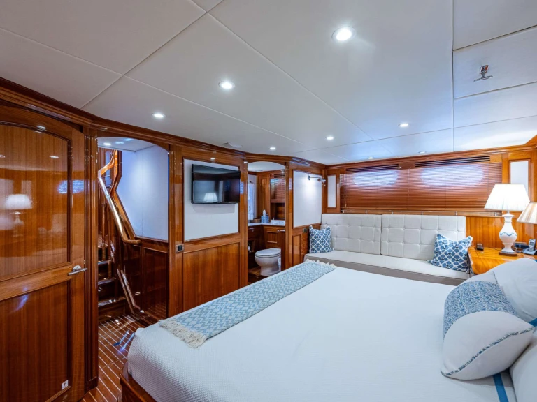 Noleggio Yacht di lusso Hunt con patente nautica