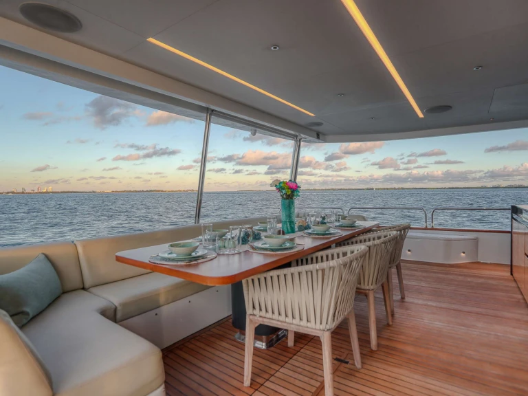 Noleggio Yacht di lusso Sirena con patente nautica