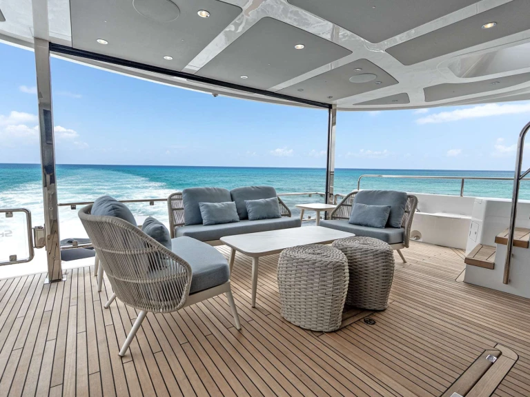 Noleggio Yacht di lusso Sunseeker con patente nautica