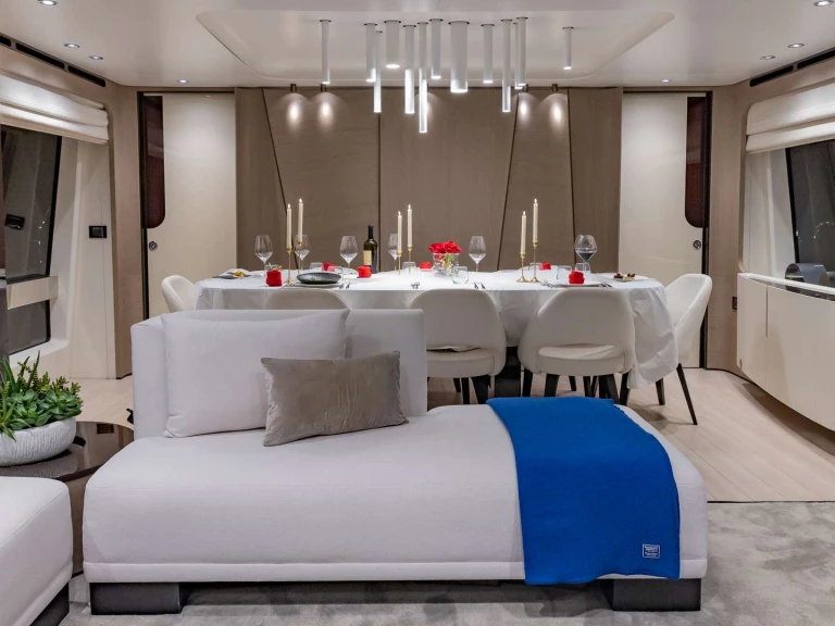 Noleggio Yacht di lusso Azimut con patente nautica