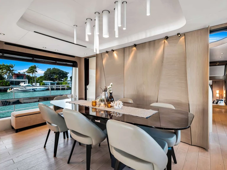 Yacht di lusso a noleggio a Coconut Grove al miglior prezzo