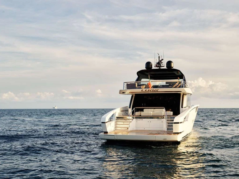 Yacht di lusso a noleggio a Santa Venera-Portosalvo al miglior prezzo