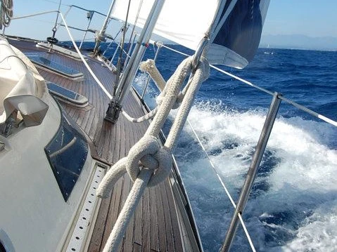 Noleggio Barca a vela con o senza skipper Comar a Nettuno