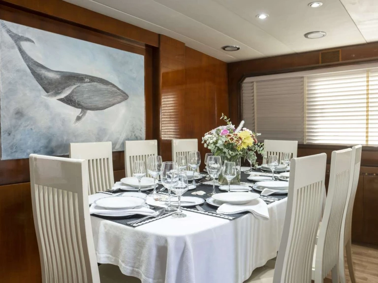 Noleggio Yacht di lusso Cantieri di Pisa, Italy con patente nautica