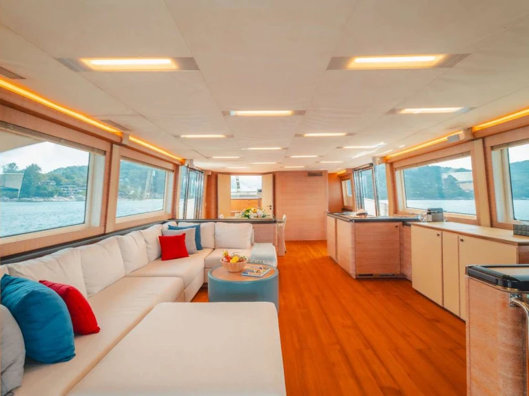 Noleggiare una MonteCarloYachts BAYC Asia a Phuket (City)