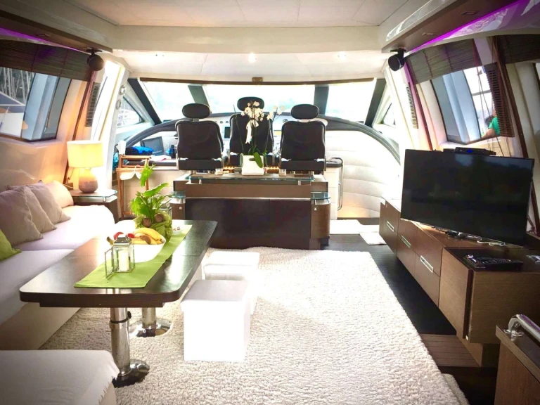 Noleggiare una Azimut Panthera a Miami Beach