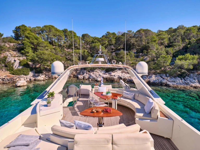 Yacht di lusso a noleggio a Atene al miglior prezzo