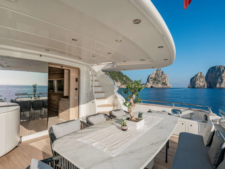 Noleggio Yacht di lusso Maiora con patente nautica
