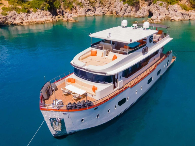 Yacht di lusso a noleggio a Grecia al miglior prezzo