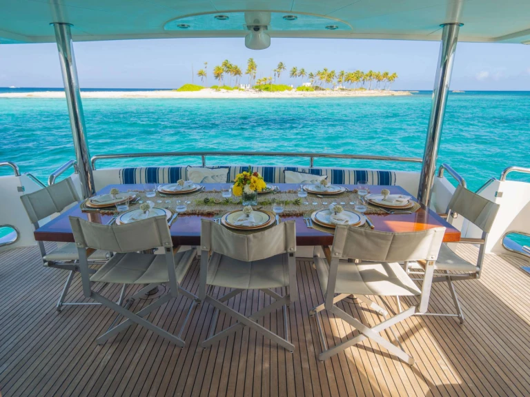 Noleggio Yacht di lusso Horizon con patente nautica