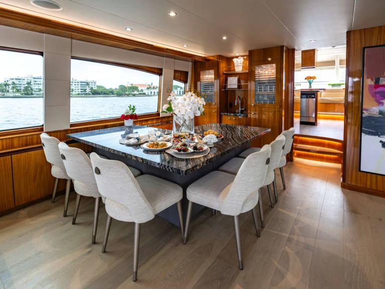 Noleggio Yacht di lusso Hatteras con patente nautica