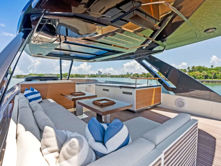 Noleggio Yacht di lusso a Fort Lauderdale – Ferretti THE BRASS RING