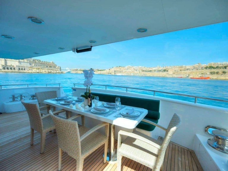 Yacht di lusso a noleggio a Valletta al miglior prezzo