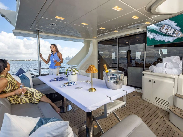 Noleggiare una Azimut Sky a Isole Vergini Americane