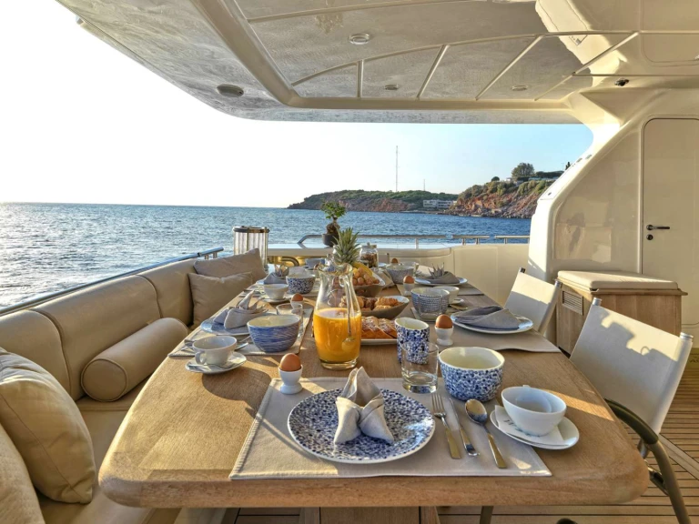 Noleggio a Atene – Ferretti JULIE M su SamBoat