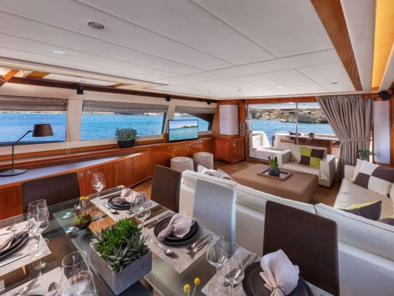 Ferretti ANNOUKA da affittare a  Atene