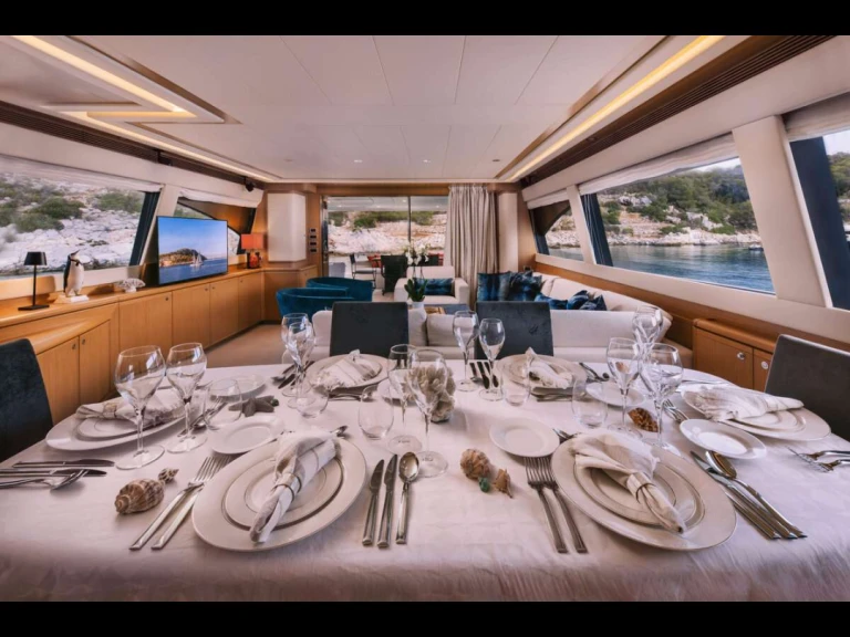 Yacht di lusso a noleggio a Atene al miglior prezzo