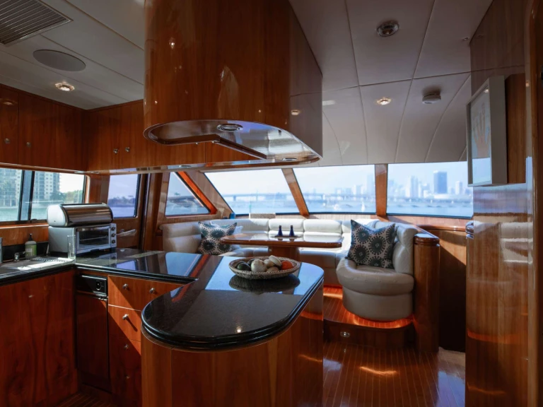 Noleggio Yacht di lusso Horizon con patente nautica