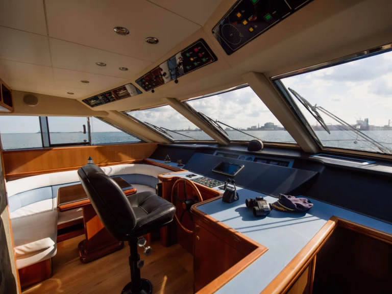 Noleggio Yacht di lusso Versilcraft con patente nautica