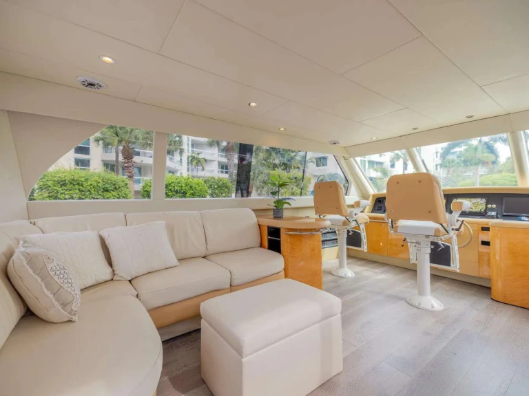 Noleggio Yacht di lusso Lazzara con patente nautica