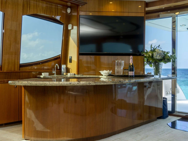 Noleggio Yacht di lusso Hatteras con patente nautica