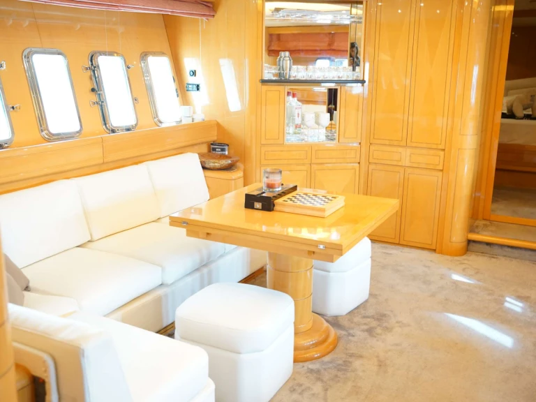 Noleggio Yacht di lusso a Miami Beach – Mangusta The Gorilla