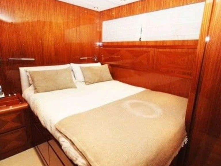 Yacht di lusso a noleggio a Cannes al miglior prezzo