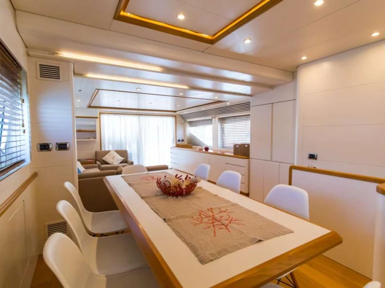 Noleggio Yacht di lusso Alalunga con patente nautica