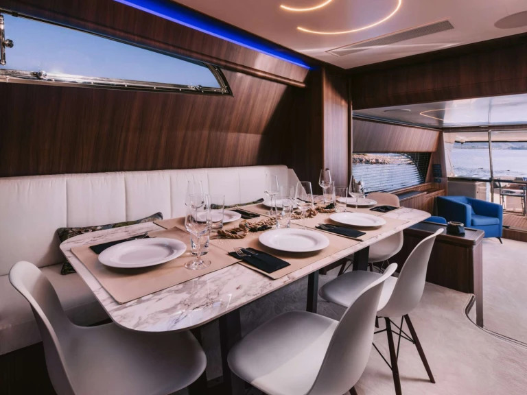 Noleggio Yacht di lusso a Atene – Ferretti OXYGEN 8