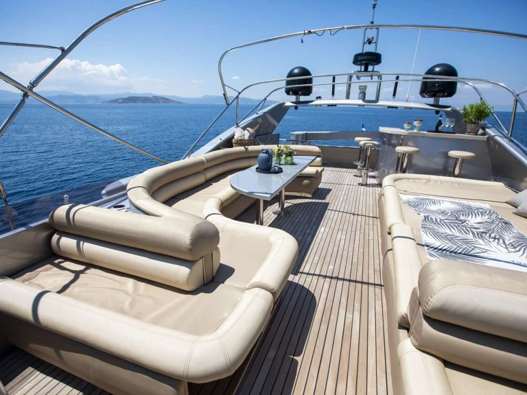 Yacht di lusso a noleggio a Atene al miglior prezzo