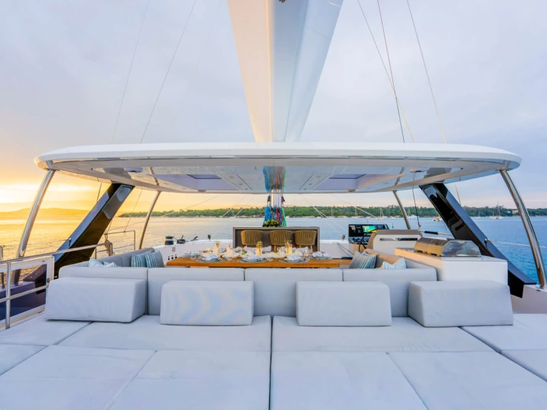 Noleggio Yacht di lusso a Napoli – Sunreef Halcyon