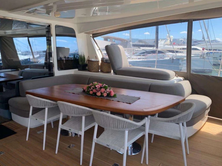 Yacht di lusso a noleggio a Atene al miglior prezzo