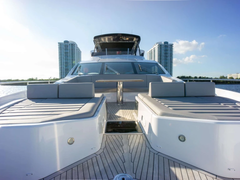 Yacht di lusso a noleggio a Miami al miglior prezzo