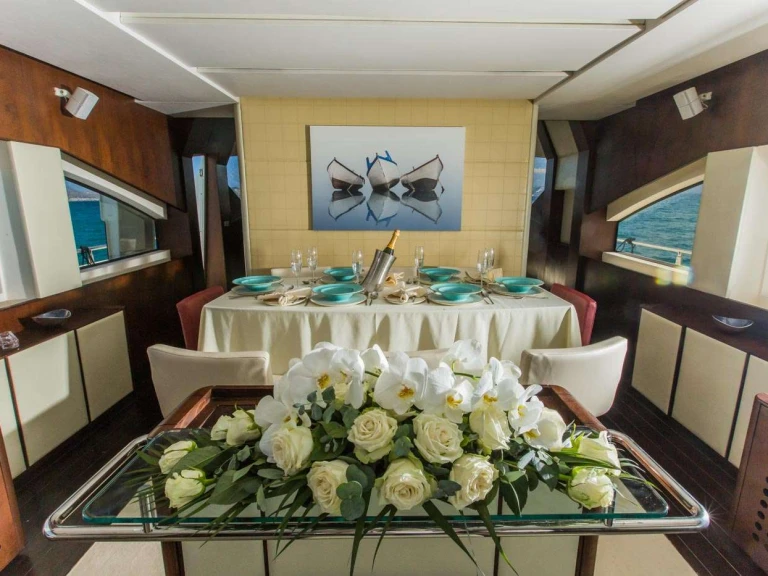 Yacht di lusso a noleggio a Atene al miglior prezzo