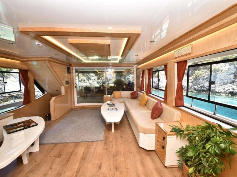 Noleggio Yacht di lusso a Grecia – Custom Compass