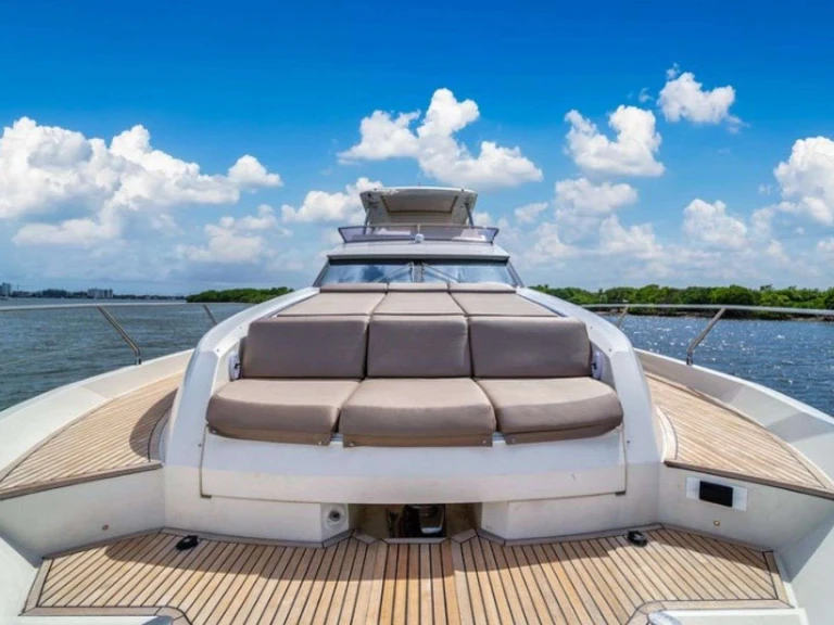 Noleggiare una Prestige Yachts Oceana a Nassau