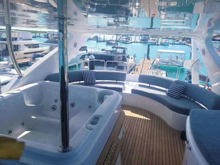 Yacht di lusso a noleggio a Isole Turks e Caicos al miglior prezzo