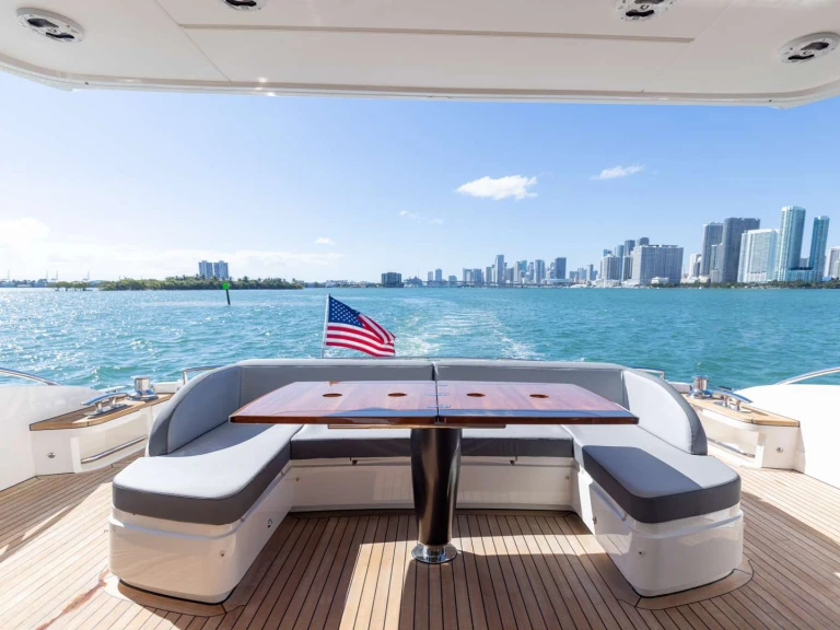 Yacht di lusso a noleggio a Miami al miglior prezzo